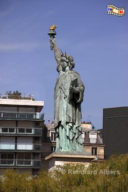 In Paris auf der Ile aux Cygnes steht eine verkleinerte Replik der Freiheitsstatue aus New York., Paris, Freiheitsstatue, Bartholdi, Seine, Cygnes, Albers, Foto, foreal,