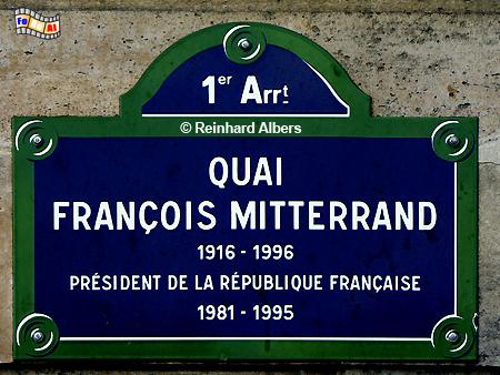 Der Abschnitt an der Seine beim Louvre trgt jetzt den Namen des ehemaligen frz. Prsidenten Franois Mitterand., Paris, Quai, Mitterand, Seine, Louvre. Albers, Foto, foreal,