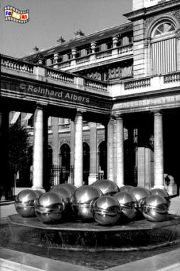 Palais Royal - Innenhof mit Wasserbrunnen, Paris, Palais Royal, Albers, Foto, foreal,