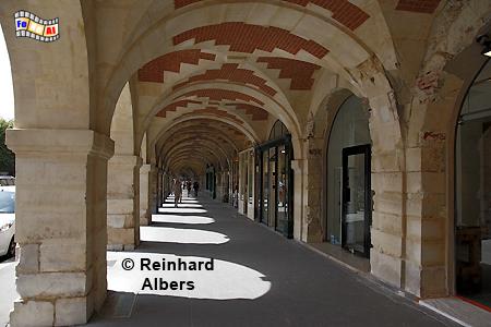 Alle 36 Huser am Place des Vosges sind einheitlich mit Arkadengngen errichtet., Paris, Place, Vosges, Marais, Albers, Foto, foreal,