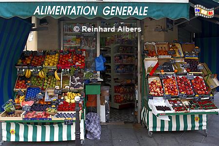 Obst- und Gemseauslagen in einem Geschft im Maraisviertel., 