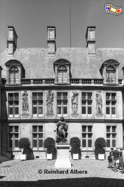 Innenhof des Mus�e Carnavalet mit einer Statue Ludwig XIV., Paris, Mus�e, Carnavalet, Museum, Albers, Foto, foreal,