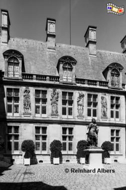 Innenhof des Muse Carnavalet mit einer Statue Ludwig XIV., Paris, Muse, Carnavalet, Museum, Albers, Foto, foreal,