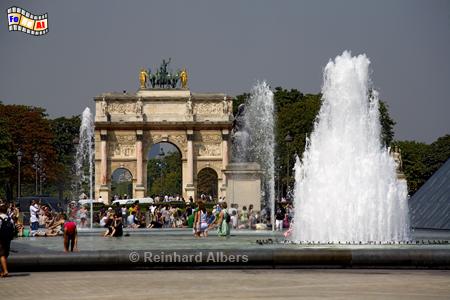 Arc de Triomphe du Carrousel mit Wasserfontaine bei der Louvrepyramide., Paris, Arc, Carrousel, Pyramide, Albers, Foto, foreal,