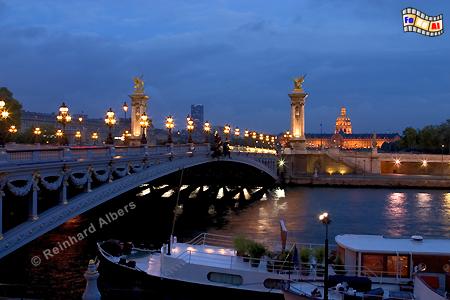 Pont Alexandre III mit Invalidendom im Hintergrund., Frankreich, France, Paris, Pont, Alexandre III, Invalidendom, Albers, foreal, Foto,