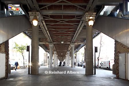 Metrolinie 6 bei der Station Dupleix am Boulevard Grenelle., Metro, Boulevard Grenelle, Dupleix, Albers, Foto, foreal,