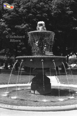Springbrunnen auf dem Place des Vosges., Paris, Place des Vosges, Springbrunnen, Font�ne, Albers, Foto, foreal,