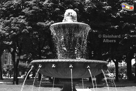 Springbrunnen auf dem Place des Vosges., Paris Place des Vosges, Springbrunnen, Fontne, Albers, Foto, foreal,