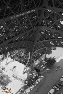 Ein Pfeiler des Eiffelturms., Paris, Eiffelturm, Tour Eiffel, Albers, Foto, foreal,