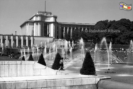 Wasserspiele am Trocadro mit dem Palais de Chaillot im Hintergrund., Paris, Palais, Chaillot, Trocadro, Wasserspiele, Albers, Foto, foreal,