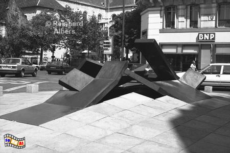 Place du Qubec mit Brunnen von Charles Daudelin, der das Aufbrechen des Eises auf dem Sanlt Laurence-Strom darstellen soll., Paris, Place, Qubec, Daudelin, Albers, Foto, foreal,