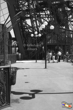Ein Pfeiler des Eiffelturms., Paris, Eiffelturm, Tour Eiffel, Albers, Foto, foreal,