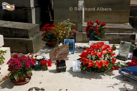 Friedhof Pre Lachaise - Grab von Gilbert Becaud, Monsieur 1000 Volt., Paris, Cimtire, Friedhof, Pre, Lachaise, Becaud, Albers, Foto, foreal,