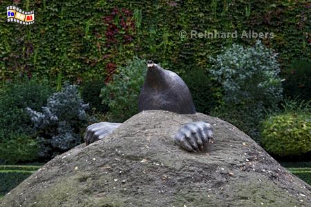 Maulwurfsskulptur im Garten beim Hotel de Sully., Paris, Marais, Htel de Sully, Maulwurf, Albers, Foto, foreal,