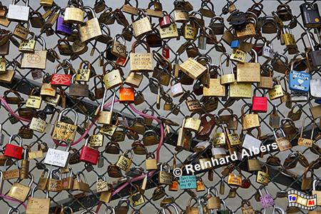 Pont des Arts: Liebesschlsser, Paris, Seine, Pont des Arts, Liebesschlsser, Albers, foreal,