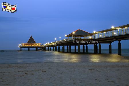 Die moderne Seebrcke in Heringsdorf zur Blauen Stunde., Usedom, Heringsdorf, Seebrcke, Vorpommern, Foto, foreal, Albers,