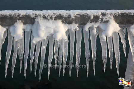 Travemnde - Bootssteg mit Eiszapfen., Ostseekste, Winter, Travemnde, Seebrcke, Albers, Foto, foreal,