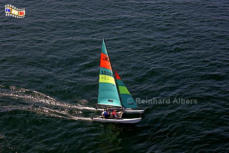 Katamaran im Fehmarnsund., Ostseekste, Fehmarnsund, Raps, foreal, Albers, Foto, Katamaran,