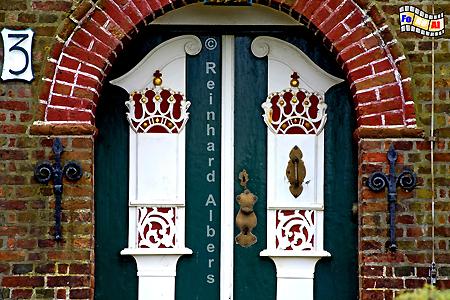 Wenningstedt, als 1923 das Kapit�nshaus Teunis durch Blitzschlag fast bis auf die Grundmauern abbrannte,  konnte zumindest ein Fl�gel der damals 135 Jahre alten T�r gerettet werden., Sylt, Wenningstedt, Kapit�nshaus, Teunis, Bundis, foreal, Albers