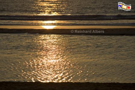 Sylt - Spiegelung des Sonnenunterganges im Meer., Sylt, Spiegelung, Abendrot, Strand, Kueste, foreal, Albers, Sonnenuntergang, 