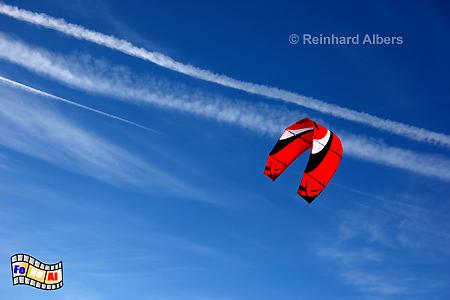 Kitesurfsegel am Strand vor Wenningstedt., Sylt, Wenningstedt, Kite, Surfen, Segel, foreal, Albers,