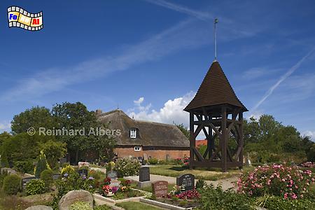 Morsum - Friedhof mit Glockenturm bei der Kirche St. Martin., Sylt, Morsum, Kirche, Friedhof, foreal, Albers,