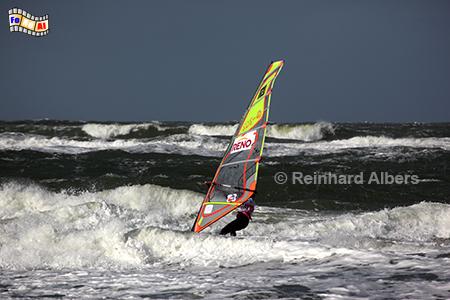 Surfer vor Westerland, Sylt, Westerland, Surfer, Surfweltcup, Albers, Foto, foreal, Nordsee,
