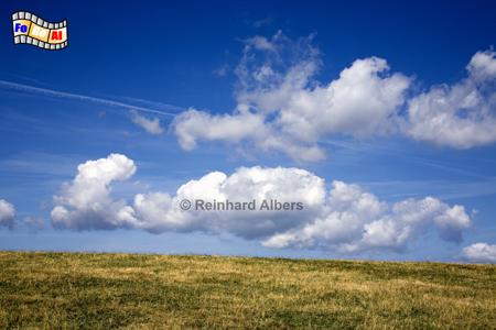 Wolken am Deich bei Morsum auf der Insel Sylt., Wolken, Himmel, Wetter, Kste, Sylt, Nordseekste, Albers, Foto, foreal,