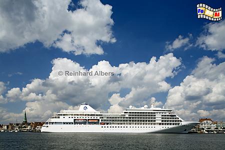 Travemnde - Hafen mit Kreuzfahrtschiff und Wolken., Travemnde, Kreuzfahrtschiff, Ostsee, Hafen, Wolken, Albers, Foto, foreral,