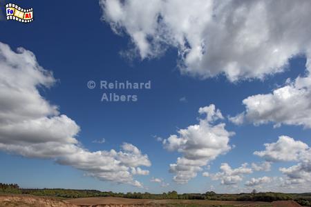 Landschaft mit Wolken bei Kossau in Schleswig-Holstein, Himmel, Wolken, Albers, Foto, foreal,
