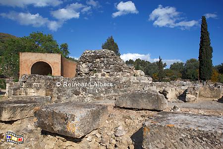 Ruinen von Grtis. Nach der Eroberung Kretas durch die Rmer (67v. Chr.) machen diese Grtis zu Hauptstadt der Insel.  , Kreta, Titos, Odeion, Gortis, foreal, Foto, Bild,