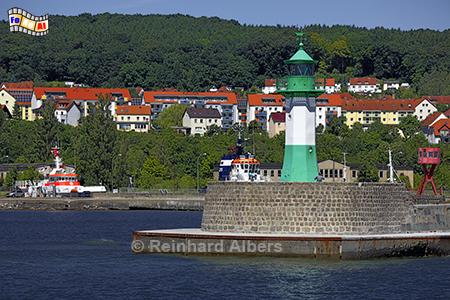 Sassnitz: Hafeneinfahrt mit Mole und Leuchtturm , Vorpommern, Rgen, Sassnitz, Leuchtturm, Mole, Albers, Foto, foreal,