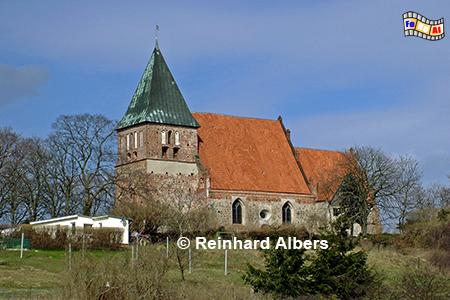 Die St.-Pauli-Kirche in Bobbin ist die einzig erhaltene Feldsteinkirche auf der Insel Rügen., Vorpommern, Rügen, Bobbin, Feldsteinkirche, Albers, Foto, foreal,