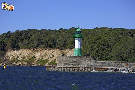 Rgen - Hafeneinfahrt mit Mole und Leuchtturm in Sassnitz, Vorpommern, Rgen, Sassnitz, Leuchtturm, Mole, Albers, Foto, foreal,