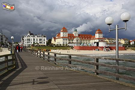 Seebrcke in Binz auf Rgen mit dem Kurhaus im Hintergrund., Vorpommern, Ostsee, Rgen, Nationalpark, Jasmund, Kreidefelsen, Steilkste, Albers, Foto, foreal,