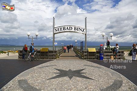 Rgen: Strandpromenade mit Zugang zur Seebrcke in Binz., Vorpommern, Rgen, Binz, Seebrcke, Ostsee, Albers, Foto, foreal, 