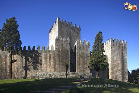 In der Festung von Guimar�es residierte Afonso Henriques, der erste K�nig Portugals., Portugal, Minho, Guimar�es, Kulturhauptstadt, Albers, Foto, foreal,