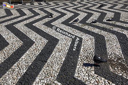 Guimares - Pflasterung mit Muster auf dem Largo do Toural., Portugal, Minho, Guimares, Kulturhauptstadt, Toural, Albers, Foto, foreal,