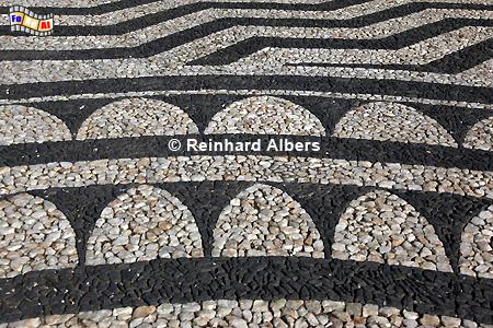 Guimares - Pflasterung mit Muster auf dem Largo do Toural., Portugal, Minho, Guimares, Kulturhauptstadt, Toural, Albers, Foto, foreal,
