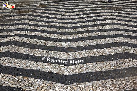 Guimares - Pflasterung mit Muster auf dem Largo do Toural., Portugal, Minho, Guimares, Kulturhauptstadt, Toural, Albers, Foto, foreal,