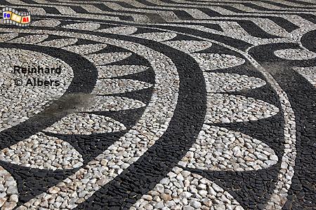 Guimares - Pflasterung mit Muster auf dem Largo do Toural., Portugal, Minho, Guimares, Kulturhauptstadt, Toural, Albers, Foto, foreal,