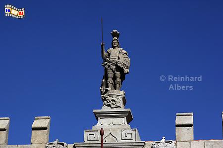 Guimar�es - Figur auf dem Dach des alten Rathauses., Portugal, Minho, Guimar�es, Kulturhauptstadt, Rathaus, Albers, Foto, foreal,
