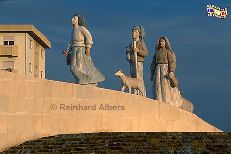 Fatima - Denkmal fr die drei Hirtenkinder, die hier am 13. Mai 1917 eine Marienerscheinung hatten, auf die die Entstehung des Wallfahrtsortes zurckgeht., Fatima, Wallfahrtsort, Hirtenkinder, Marienerscheinung, Albers, Foto, foreal,