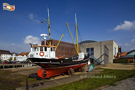 Im Hafen von Husum., Husum, Rathaus, Hafen, Nordfriesland, Albers, Foto, foreal,