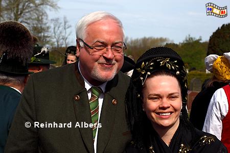 Fhr - Peter Harry Carstensen mit Frau in Friesentracht., Nordsee, Fhr, Tracht, Nordfriesland, Albers, Foto, foreal,