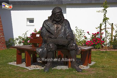 Bsum: Denkmal fr Johann Adolfi Kster, genannt Neocorus , Bsum, Neocorus, Denkmal, Pastor, Chronist, Dithmarschen, Foto, Albers, foreal,,