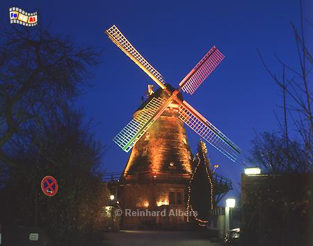 Eutiner Mhle mit Weihnachtsbeleuchtung., Schleswig-Holstein, Ostholstein, Mhle, Eutin, Weihnachtsbeleuchtung, Albers, Foto, foreal,