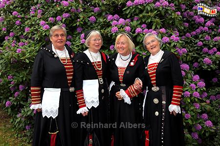 Trachtenfrauen aus Whrden in Dithmarschen, Tracht, Bsum, Albers, Foto, foreal,