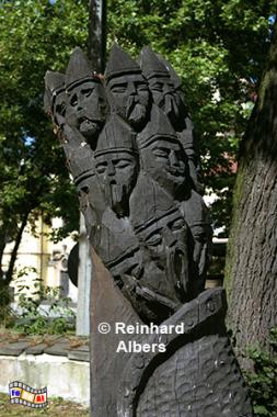 Legnickie Pole (Wahlstatt) - Geschnitzte Mongolenkpfe zur Erinnerung an die Mongolenschlacht 1241., Polen, Wahlstatt, Legnickie Pole, Mongolen, Schlacht, Albers, foreal,