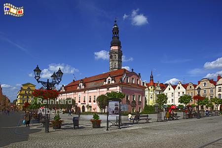 Bolesławiec (Bunzlau) - Rynek mit der Rathaus in der Platzmitte., Polen, Schlesien, Bunzlau, Bolesławiec, Rynek, Albers, foreal,